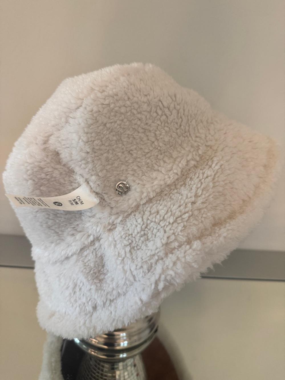 LULULEMON Boucle Fleece Reversible Bucket Hat NWT Chestnut Brown/Light Ivory S/M - Picture 9 of 16